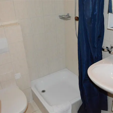 Mireille Nr- 4 Appartement-fewo- Dusche Oder Bad- Wc 4-bettwohnung By Interhome